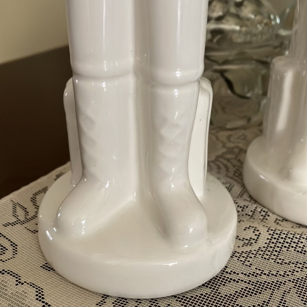 PAIR Winter White Blanc Ceramic Nutcrackers Toy Soldiers - Picture 3 of 10